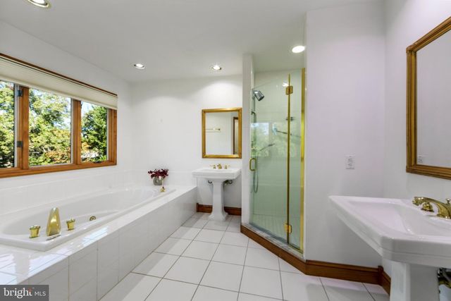 6 VANESSA CT, Cherry Hill, NJ 08003