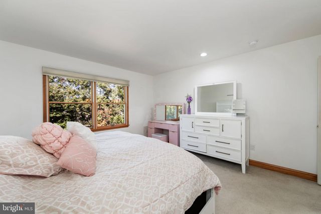 6 VANESSA CT, Cherry Hill, NJ 08003