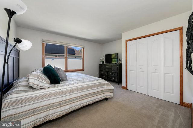 6 VANESSA CT, Cherry Hill, NJ 08003