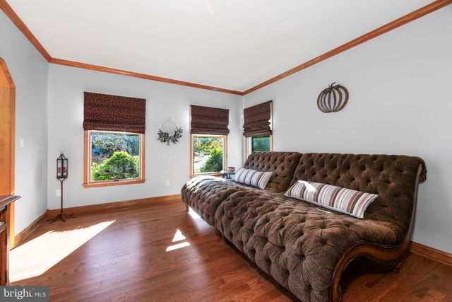 6 VANESSA CT, Cherry Hill, NJ 08003