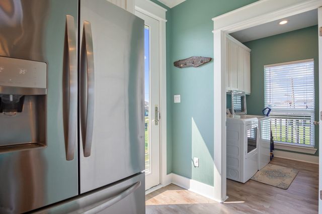 1958 Avenue I, Port Bolivar, TX 77650