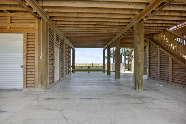 1958 Avenue I, Port Bolivar, TX 77650