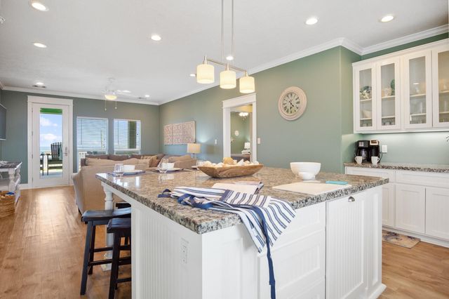 1958 Avenue I, Port Bolivar, TX 77650