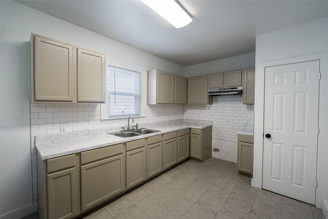 924 E Leuda Street, Fort Worth, TX 76104