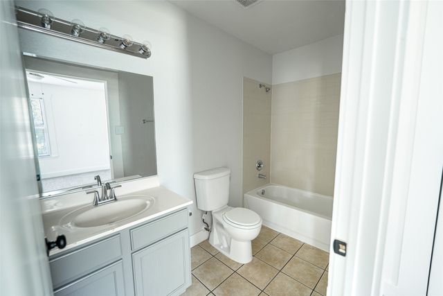 924 E Leuda Street, Fort Worth, TX 76104