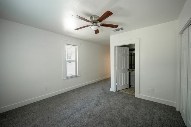 924 E Leuda Street, Fort Worth, TX 76104