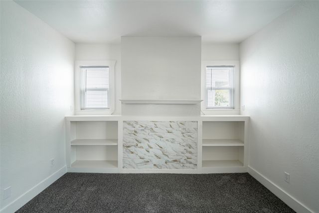 924 E Leuda Street, Fort Worth, TX 76104