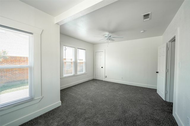 924 E Leuda Street, Fort Worth, TX 76104
