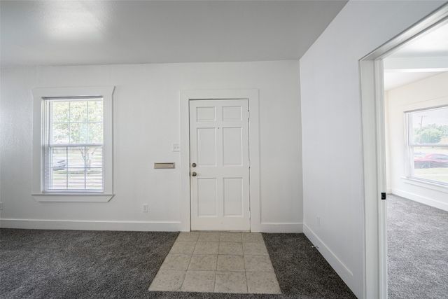 924 E Leuda Street, Fort Worth, TX 76104