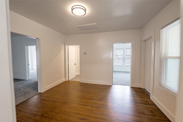 924 E Leuda Street, Fort Worth, TX 76104