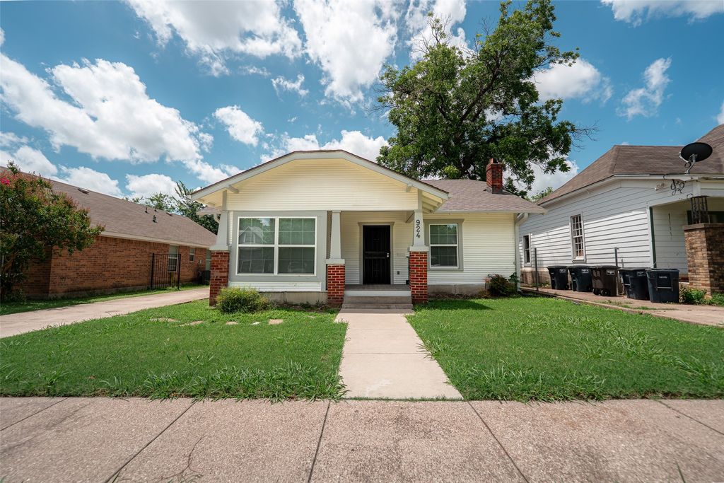 924 E Leuda Street, Fort Worth, TX 76104