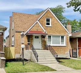 9302 S Eberhart Avenue, Chicago, IL 60619