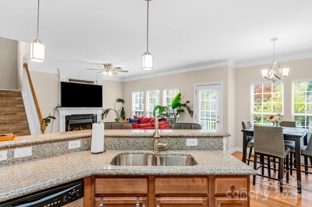 2805 Cross Tie Lane, Matthews, NC 28105