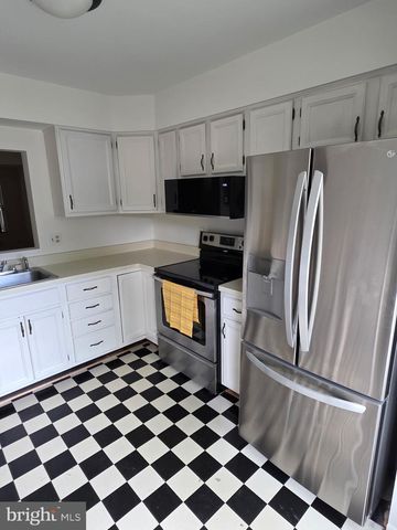 2869 SCHOOLHOUSE CIR, Silver Spring, MD 20902