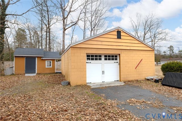 3900 Turner Woods Rd, Henrico, VA 23231