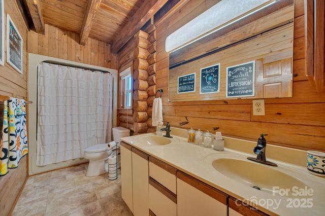 228 Marigold Lane, Hendersonville, NC 28792