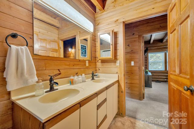 228 Marigold Lane, Hendersonville, NC 28792
