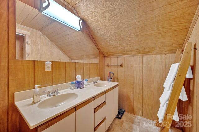 228 Marigold Lane, Hendersonville, NC 28792