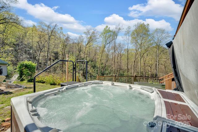 228 Marigold Lane, Hendersonville, NC 28792