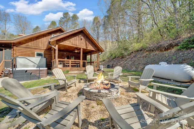 228 Marigold Lane, Hendersonville, NC 28792