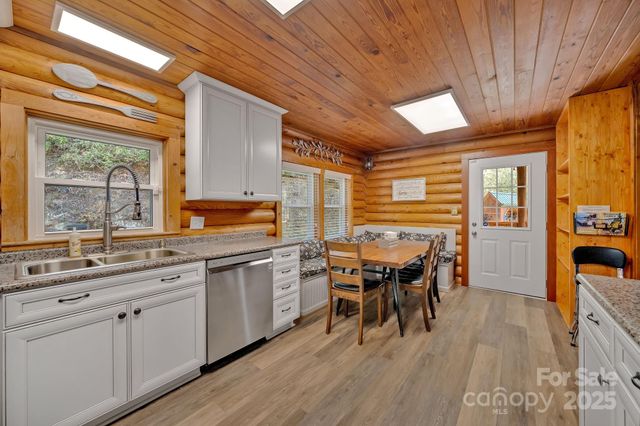 228 Marigold Lane, Hendersonville, NC 28792