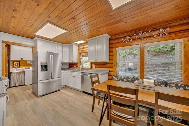 228 Marigold Lane, Hendersonville, NC 28792