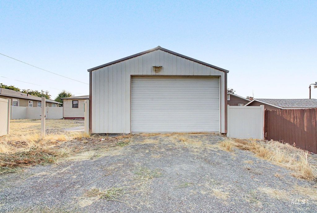 1325 7th Street, Clarkston, WA 99403 photo 2