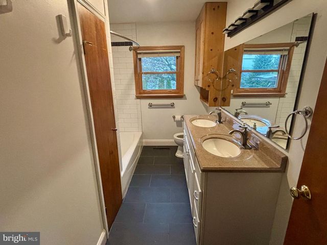 201 MARSH DR, Carlisle, PA 17015