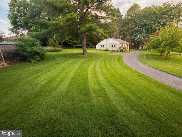 201 MARSH DR, Carlisle, PA 17015