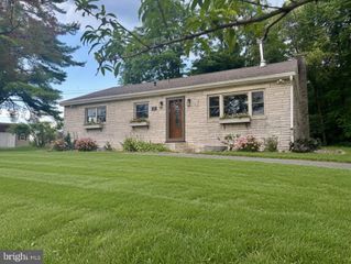 201 MARSH DR, Carlisle, PA 17015