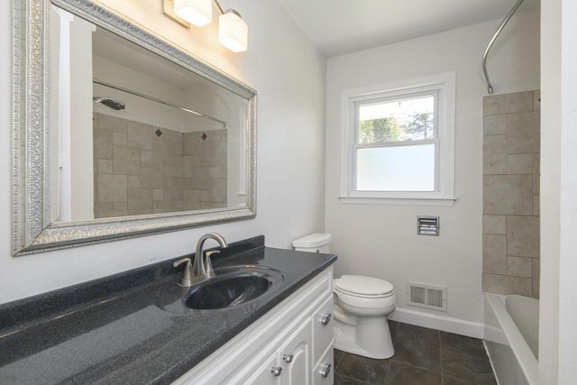 N87W17919 Queensway, Menomonee Falls, WI 53051