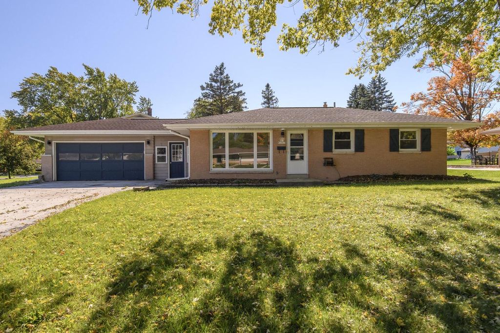 N87W17919 Queensway, Menomonee Falls, WI 53051