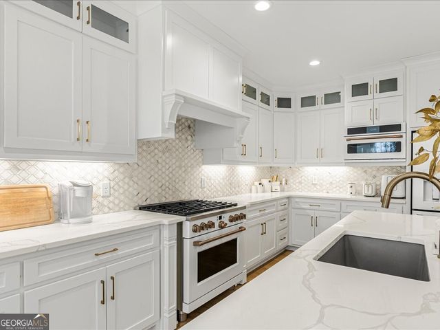 255 Cicely Way, Tyrone, GA 30290