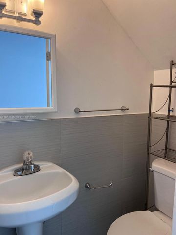 7820 NE Bayshore Ct 206, Miami, FL 33138