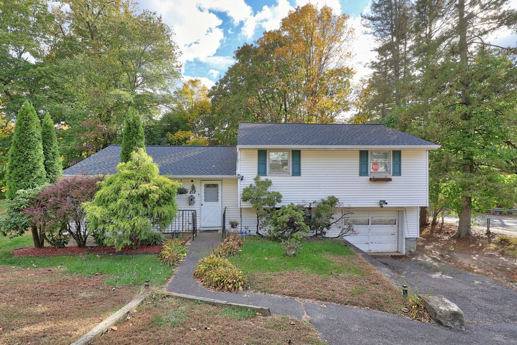 212 Pearl Lake Road, Waterbury, CT 06706