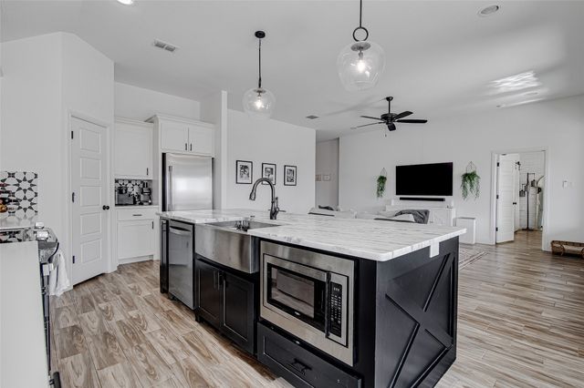 812 Rodgers Avenue, Godley, TX 76044