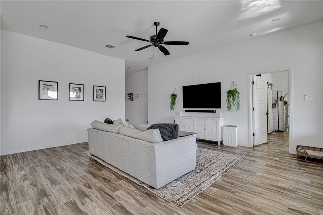 812 Rodgers Avenue, Godley, TX 76044