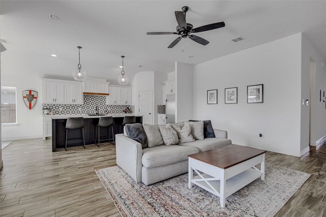 812 Rodgers Avenue, Godley, TX 76044