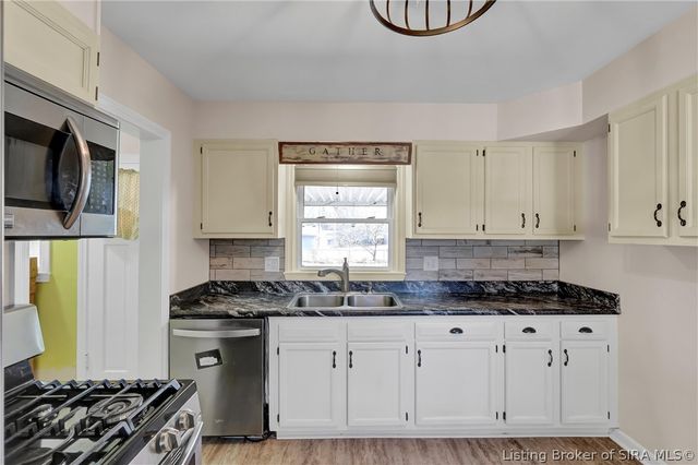 212 Lake Road, Henryville, IN 47126