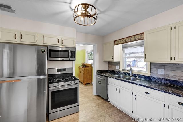 212 Lake Road, Henryville, IN 47126