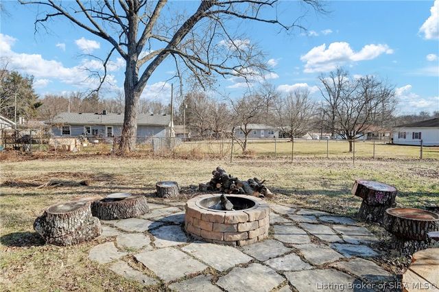 212 Lake Road, Henryville, IN 47126