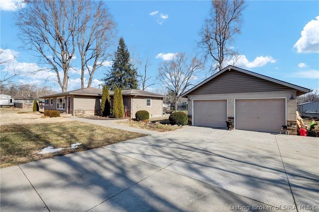 212 Lake Road, Henryville, IN 47126