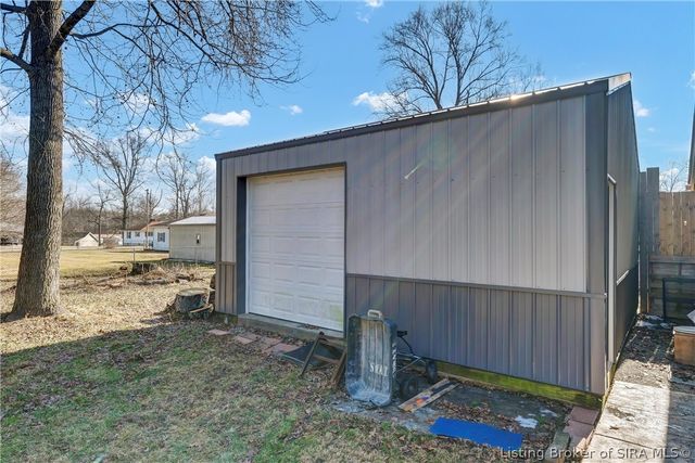 212 Lake Road, Henryville, IN 47126