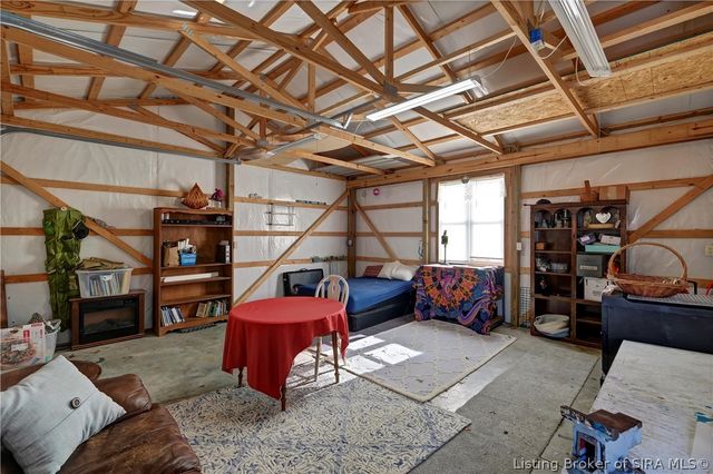 212 Lake Road, Henryville, IN 47126