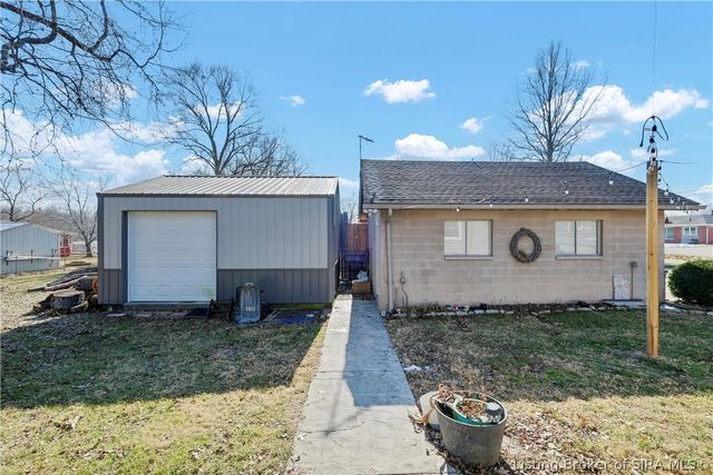 212 Lake Road, Henryville, IN 47126