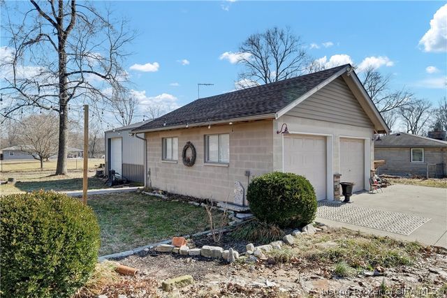 212 Lake Road, Henryville, IN 47126