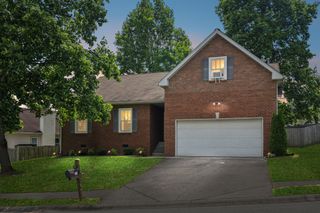 304 Roslyn Ct, Nashville, TN 37221