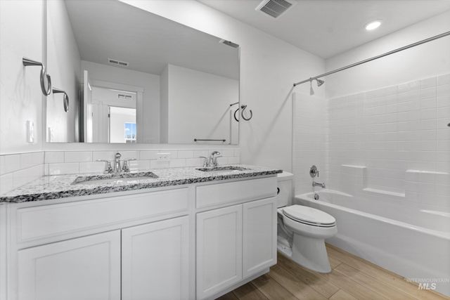 1620 S La Escalera Ave, Nampa, ID 83686