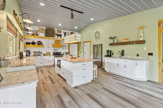 2115 Riverview Drive, Dandridge, TN 37725