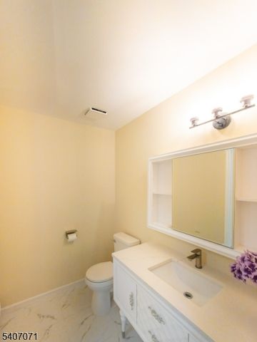 220 Manchester Ln, Monroe Twp., NJ 08831